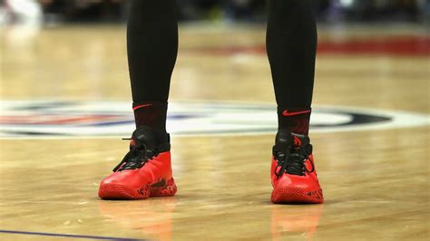 how tall is damian lillard with shoes